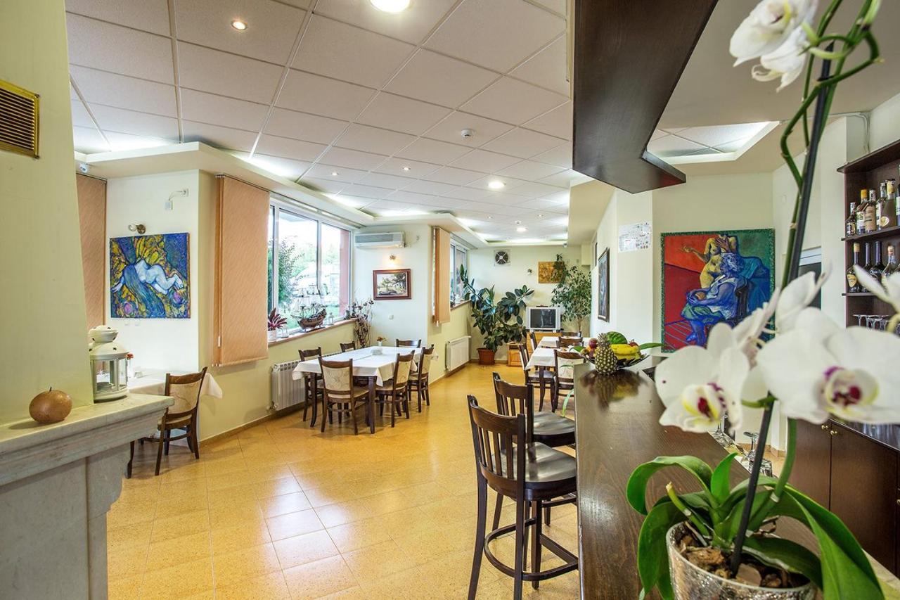 Family Hotel Saint Konstantin กลาวาตาร์ตซิ ภายนอก รูปภาพ