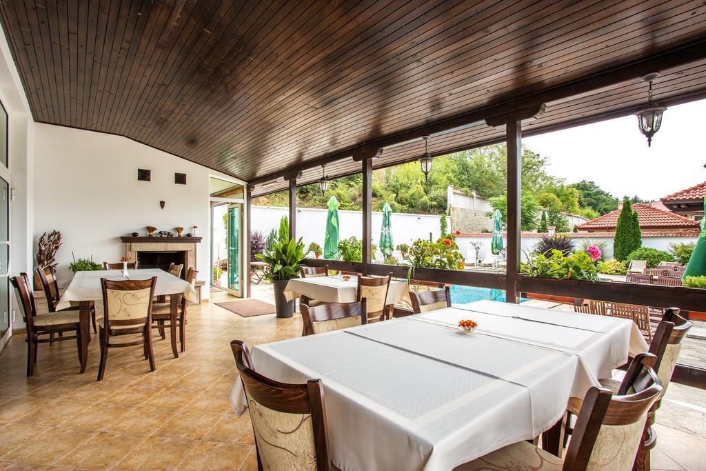 Family Hotel Saint Konstantin กลาวาตาร์ตซิ ภายนอก รูปภาพ