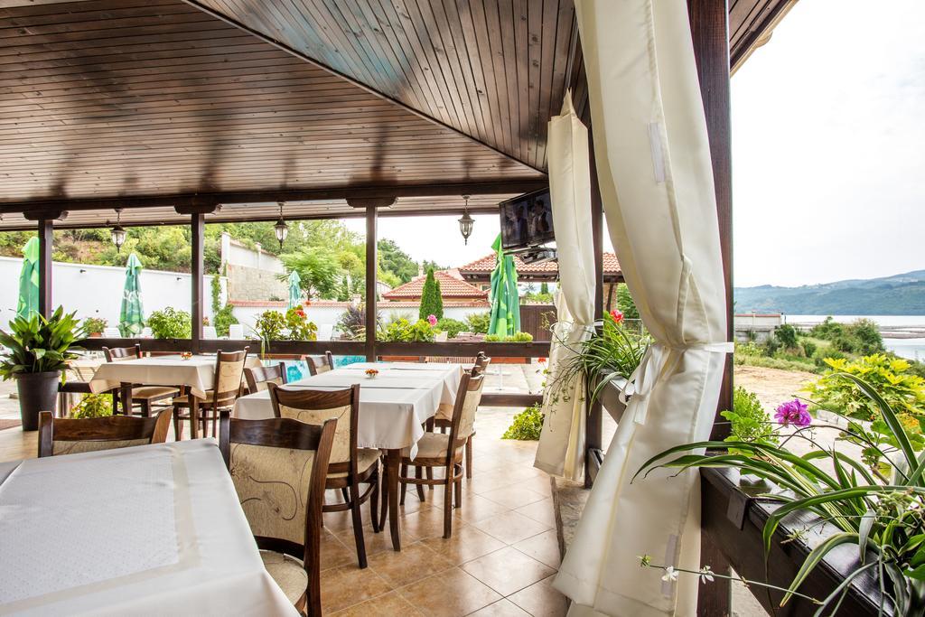Family Hotel Saint Konstantin กลาวาตาร์ตซิ ภายนอก รูปภาพ