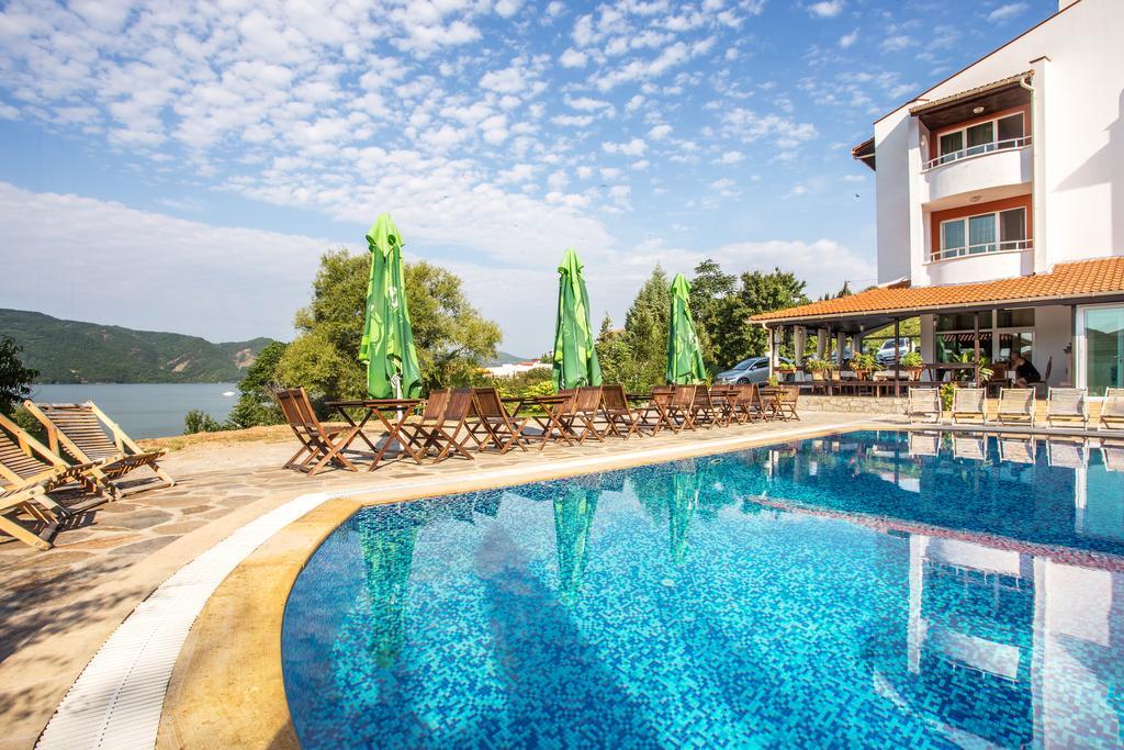 Family Hotel Saint Konstantin กลาวาตาร์ตซิ ภายนอก รูปภาพ