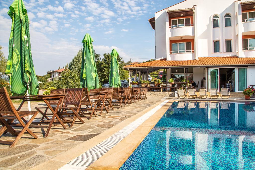 Family Hotel Saint Konstantin กลาวาตาร์ตซิ ภายนอก รูปภาพ