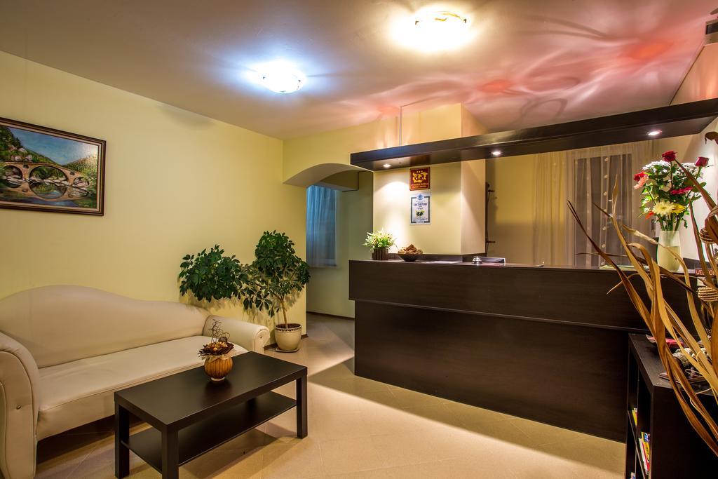 Family Hotel Saint Konstantin กลาวาตาร์ตซิ ภายนอก รูปภาพ